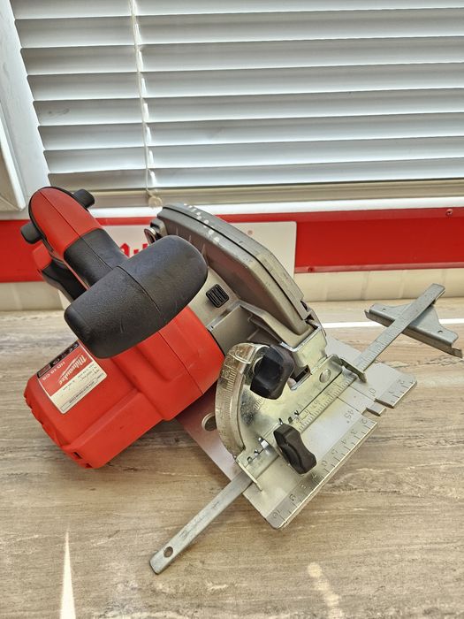 Milwaukee Ръчен циркуляр HD18CS 18V.