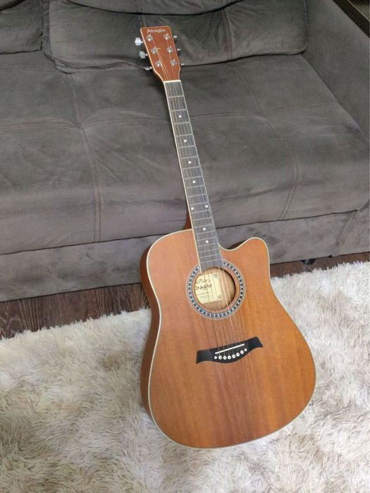 Продам гитару Adagio