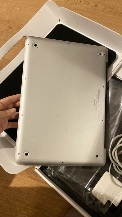 Apple Macbook 2010 год