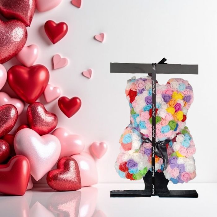 Мече от разноцветни рози в луксозна кутия