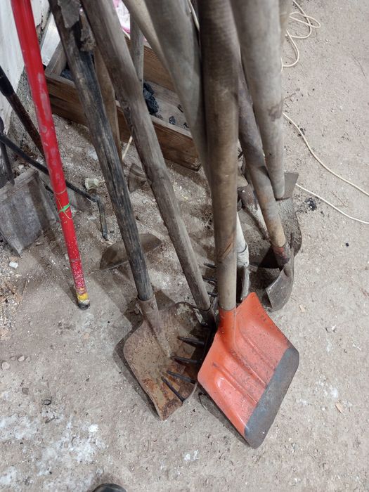 Продам лопаты тяпки