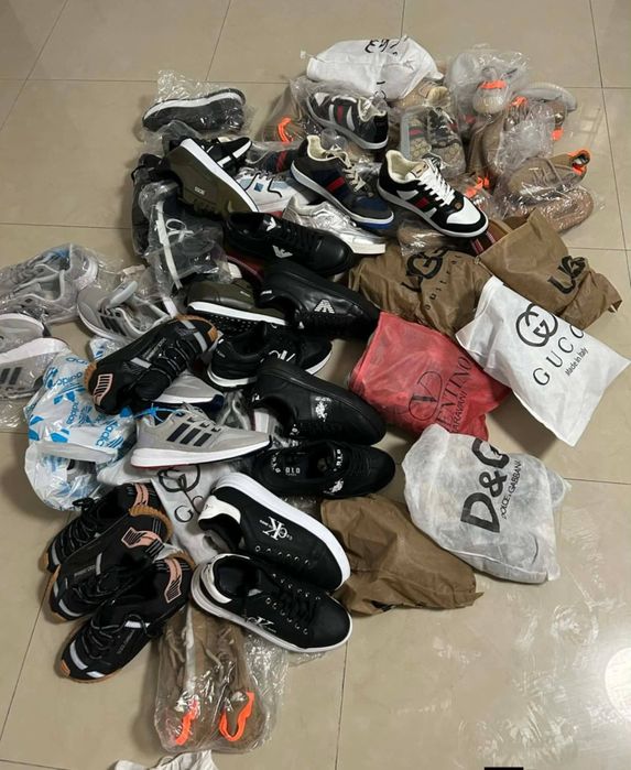 Vând haine de firmă