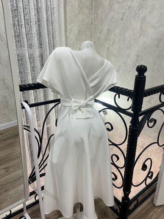 Белое платье легкое