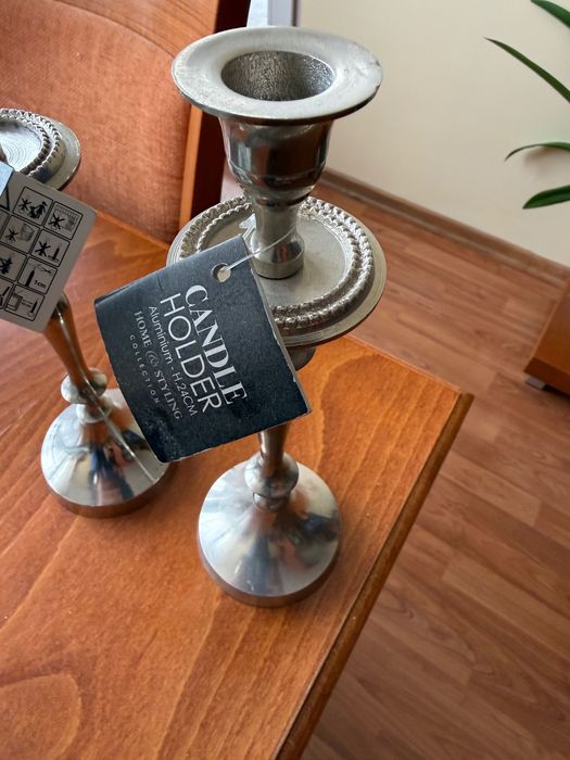 Два метални свещника