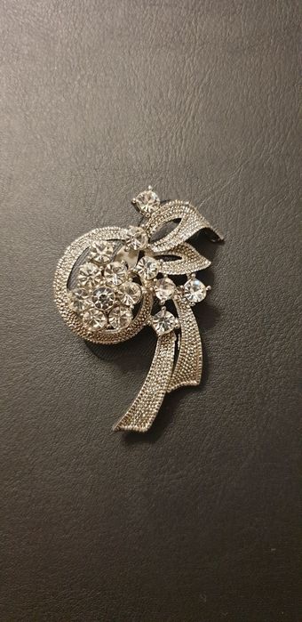 Продам новые брошки