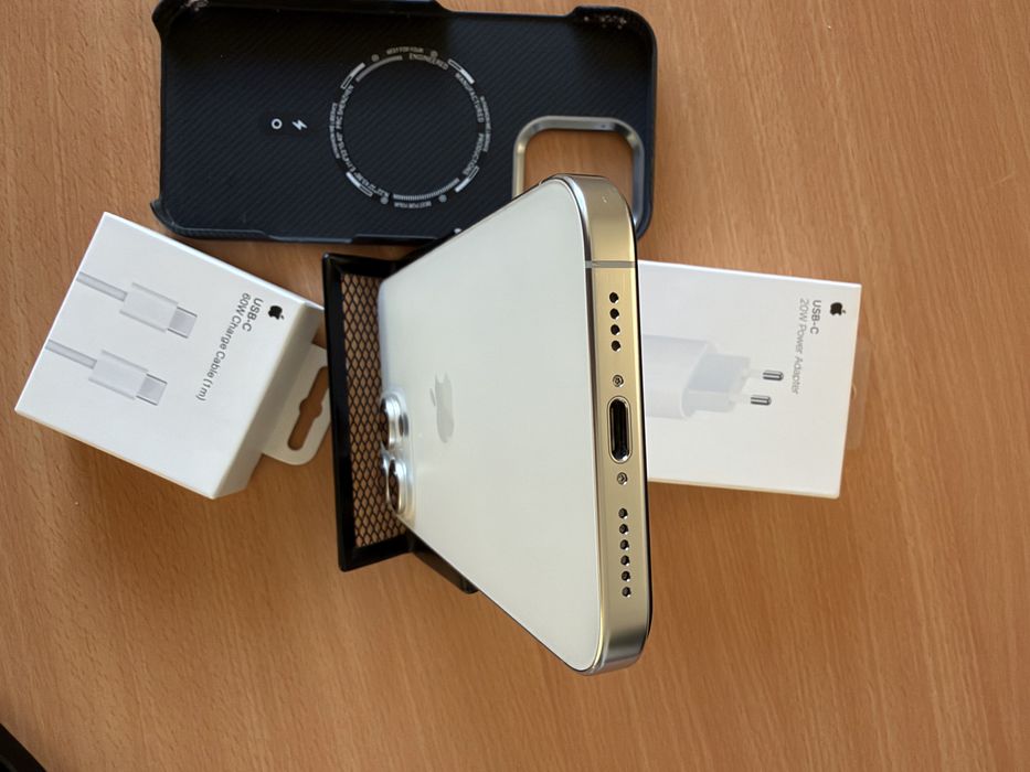 De vanzare iPhone 16 Pro Max White Titan, 90% bateria, de 512Gb
