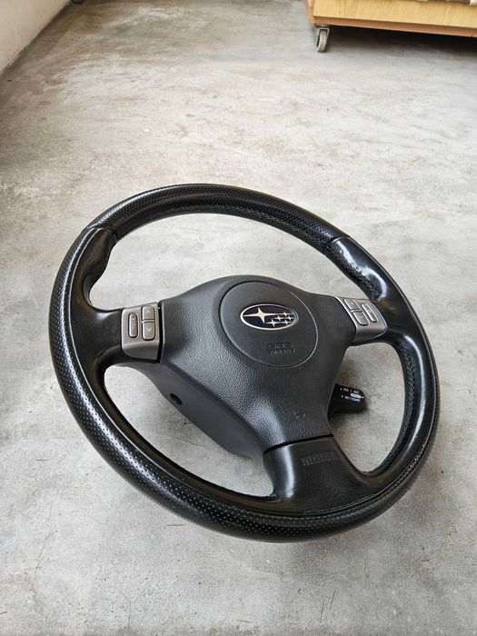 Momo волан за Субару Outback