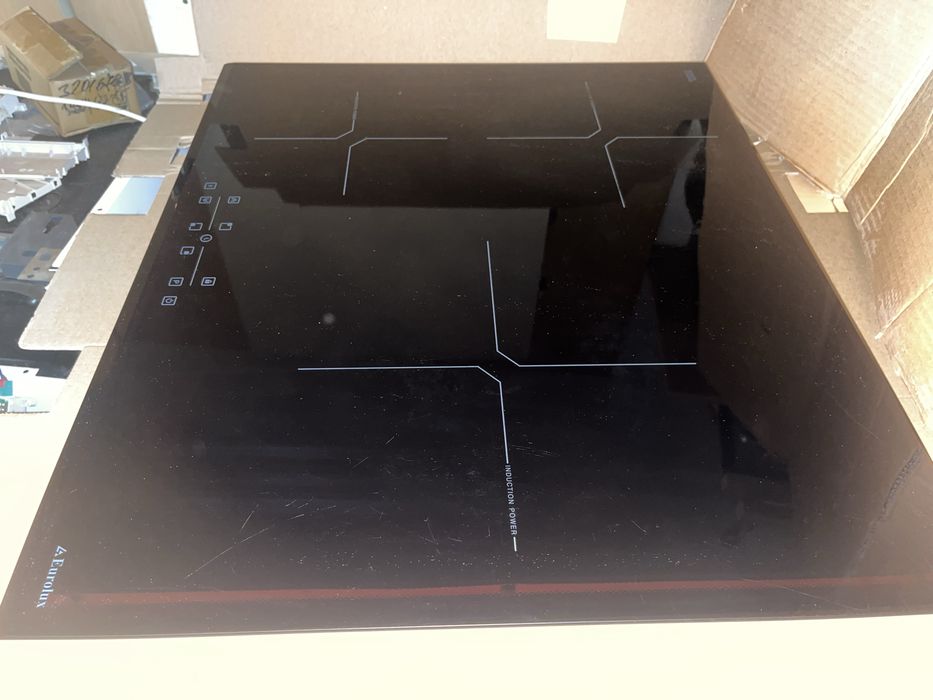 Индукционен котлон с 3 зони