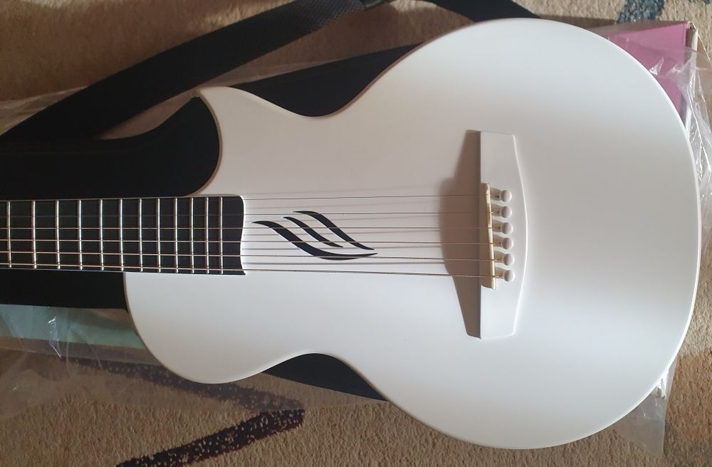 Подарок на Праздник Отличная Гитара Enya