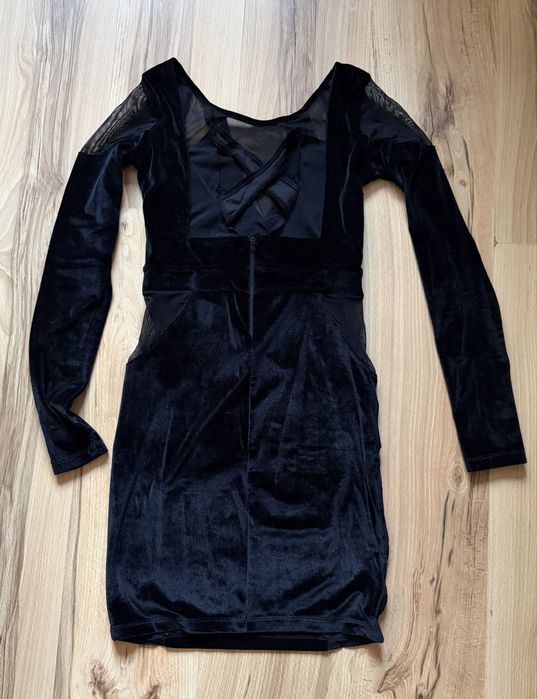 сатенена рокля, червена рокля Zara, къса черна рокля с гол гръб