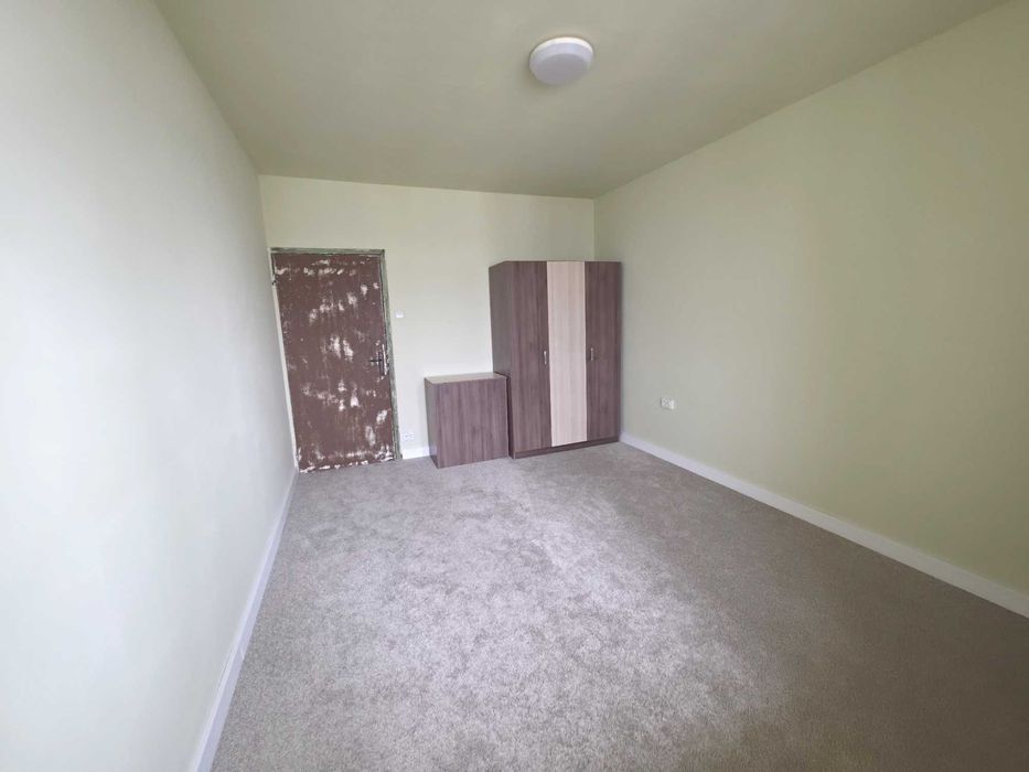 Дава под наем просторен 3-стаен апартамент в ж.к. Дружба – до езерото