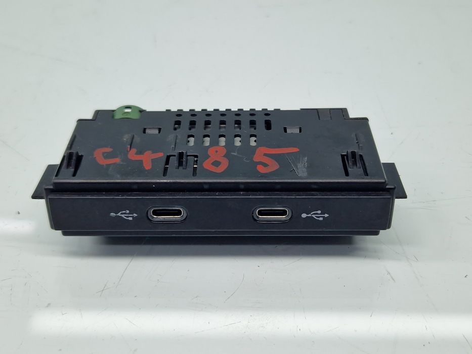 Conector auxiliar USB Volkswagen Touran (5T1) R-line [Fabr 2015-preze
