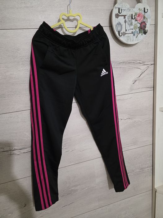 Спортен екип Adidas 9-10 г