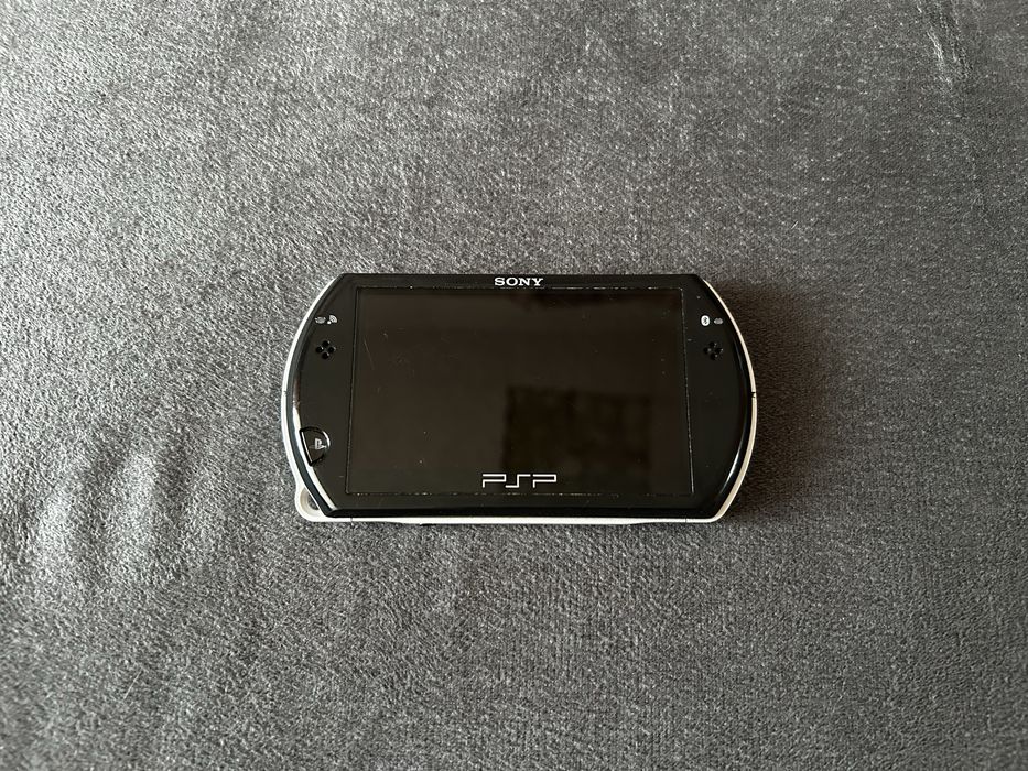 Продам psp go черного цвета