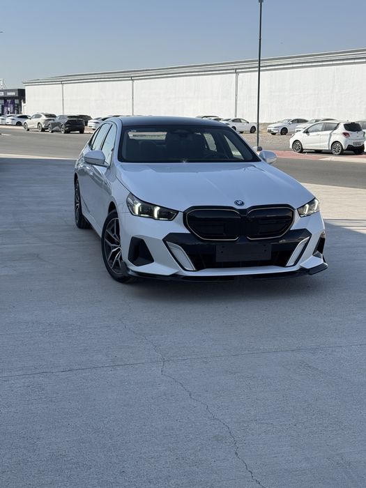 Bmw i5 35L full 2024-Yil zarariga sotilvotti srochno kraska tozza
