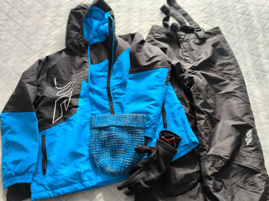 Ски екип 158/164см,шапка и ръкавици