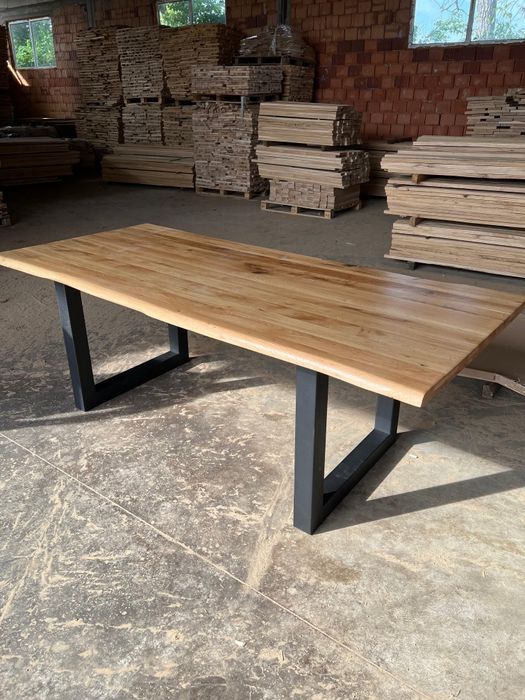 Masă din lemn masiv