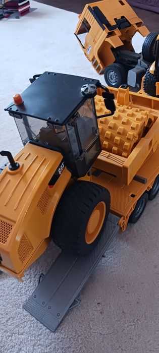 Камион, ремарке, валяк и багер Брудер Bruder