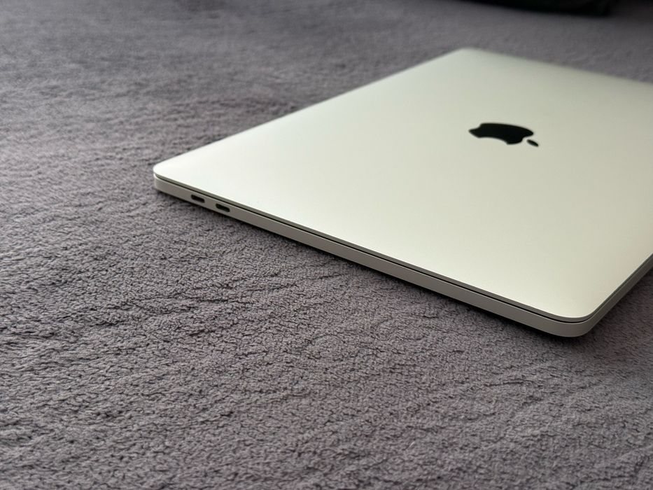 13.3’ Macbook Pro 13 2019/Core i7/16GB Ram/512GB SSD