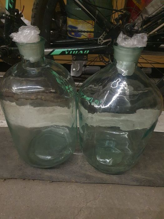 Продам бутыли 10л. 2шт
