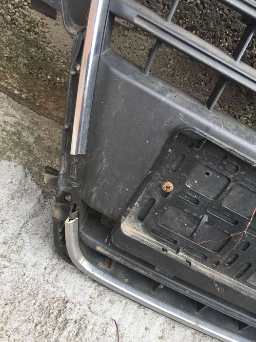 Grila din bara Audi 4 B8