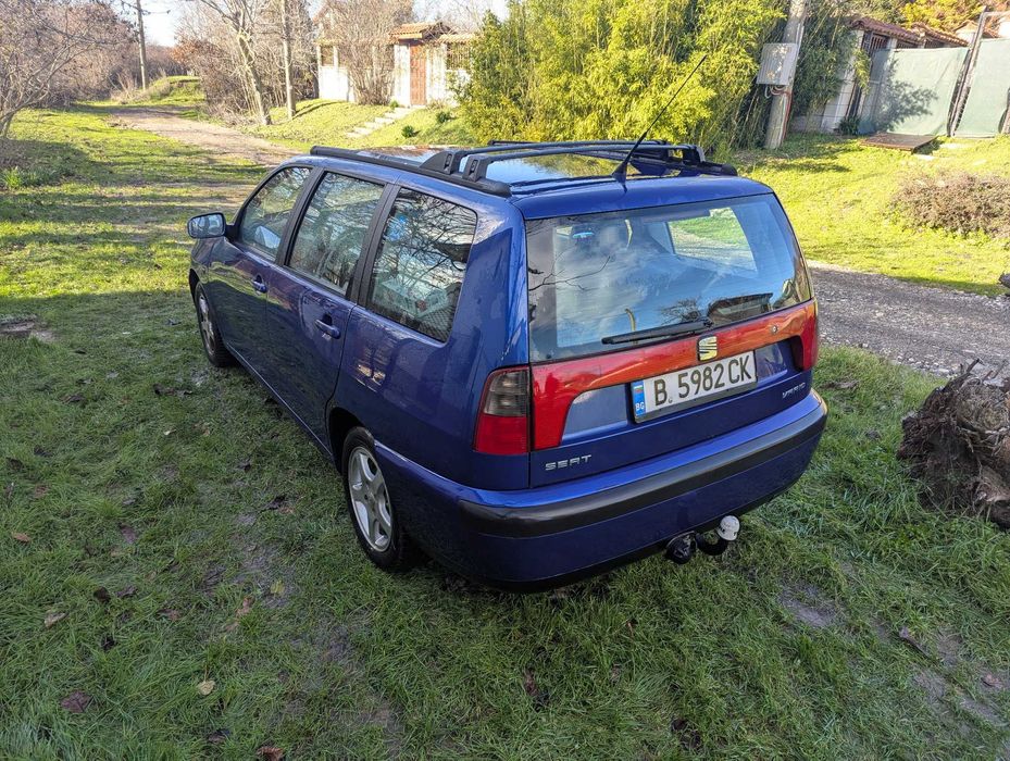 Продава се SEAT Cordoba Vario Signo (комби) 2002 г. Повреден двигател!