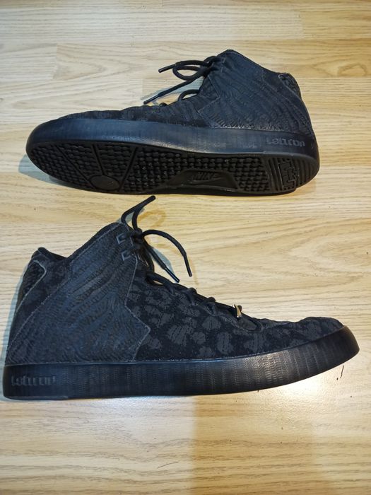 Adidași Nike LeBron NSW nr 42