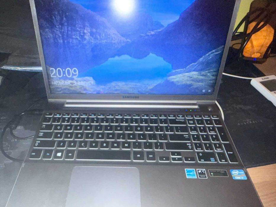 Продавам лаптоп Samsung 700Z, ниска цена, може и на части