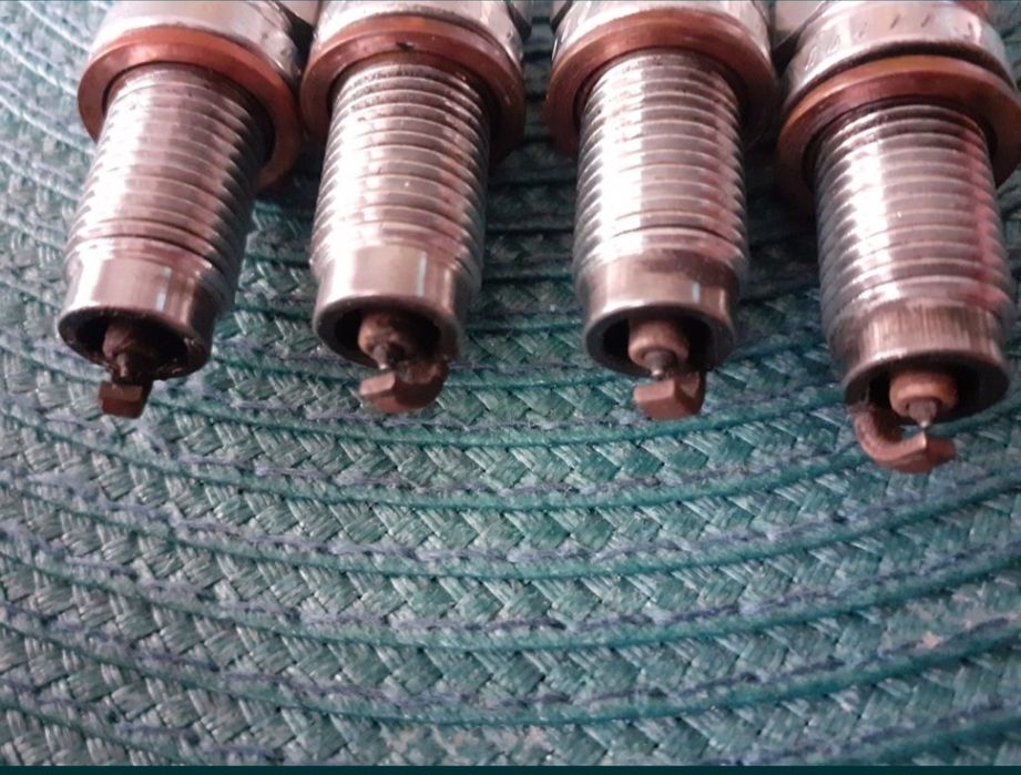 Свещи за Голф 7 и накладки за Тойота Ярис