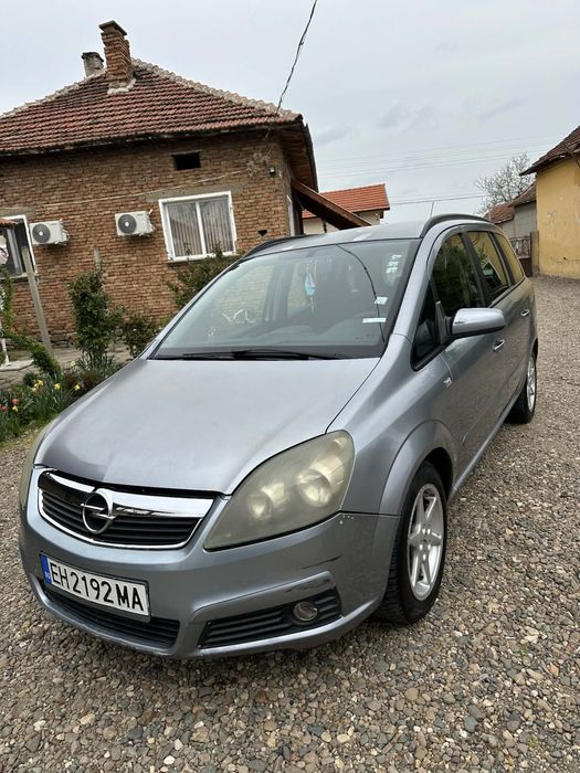 Продавам Opel Zafira