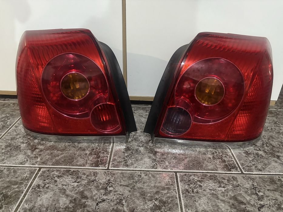 Стопове/ задни светлини за Тойота Авенсис Т25/ Toyota Avensis T25