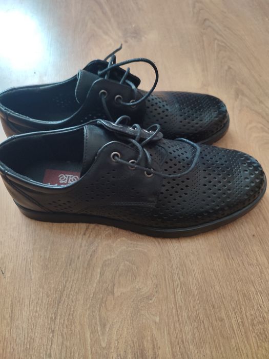 Pantofi noi fără etichetă