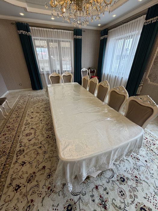 Стол со стульями