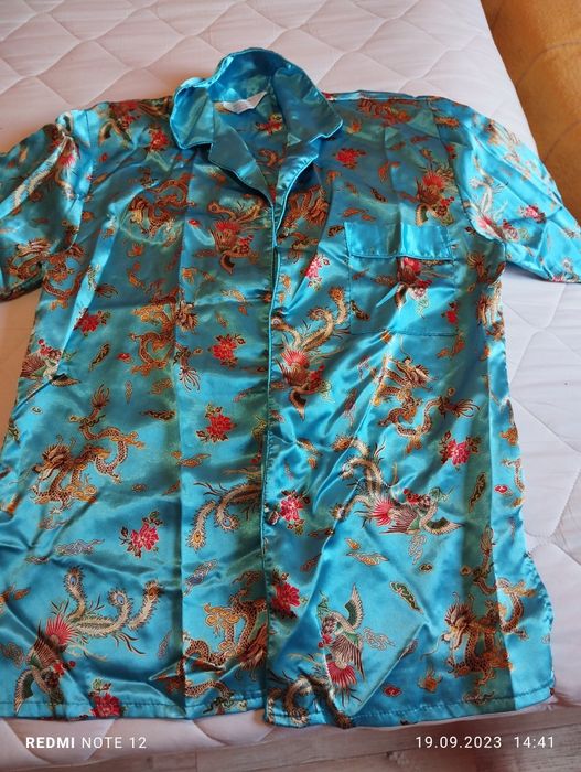 Продавам две нови пижами.