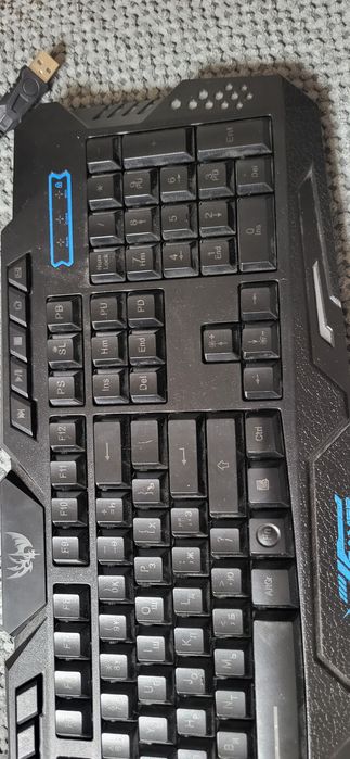 Продам клавиатуру