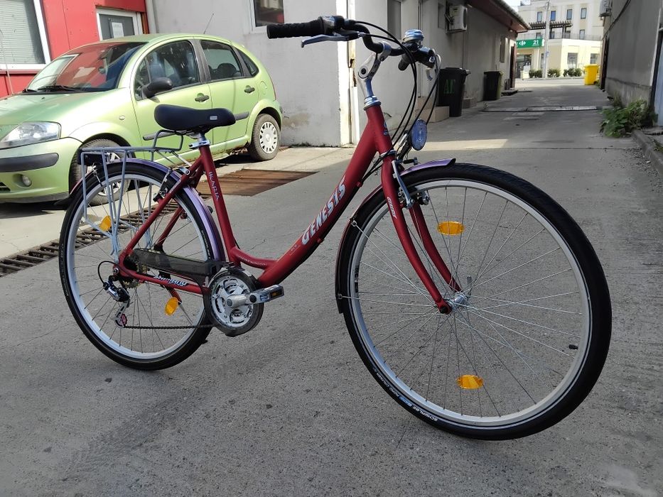Vând bicicleta din aluminiu pentru damă