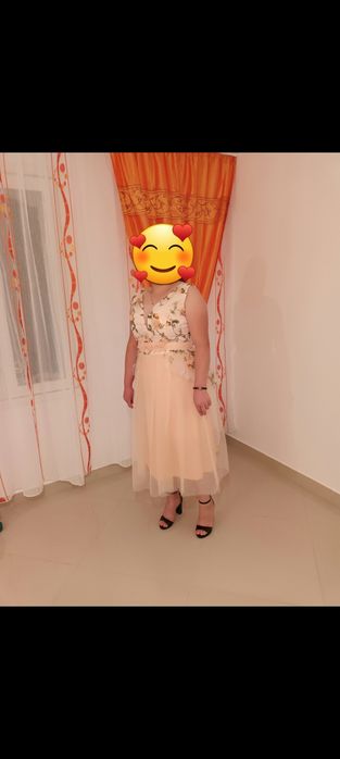 Vand  / schimb rochii  de ocazie  chear si cu lucruri pt bebelusi
