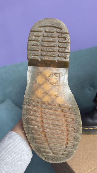 Боти Dr Martens.