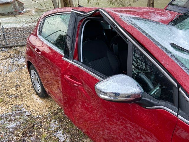 Peugeot 208 1.2 PureTech Allure / Пежо 208 1.2