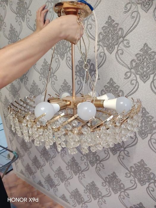 Продам люстру торг будет