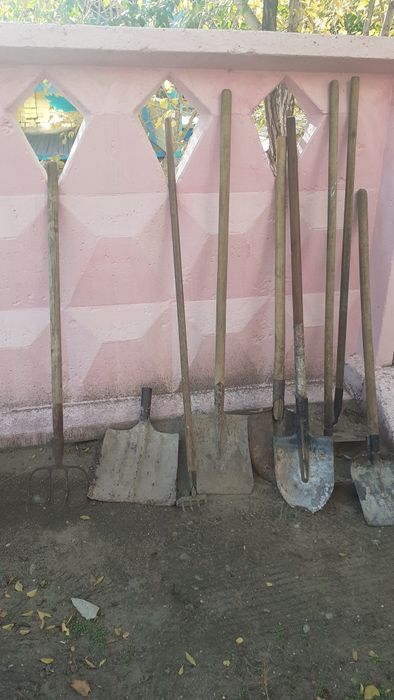 Лопаты штыковая и совковые советские