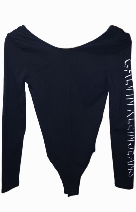 Черно дамско боди Calvin Klein Jeans с дълъг ръкав и лого на един от ръкавите, размер XS-S