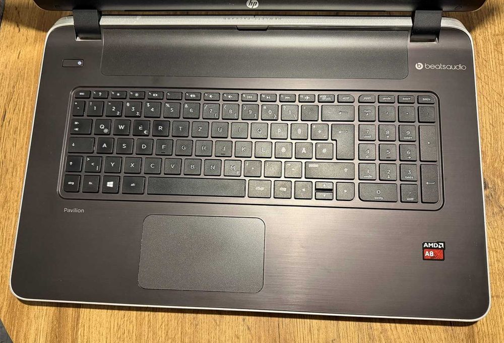 HP Pavilion 17 - f256ng (AMD A8-6410 | 16 GB DDR3L | 250 GB SSD | 17.3 HD+ | Windows 11 Home)