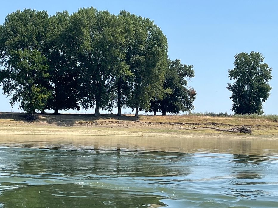 Teren pe malul Dunării