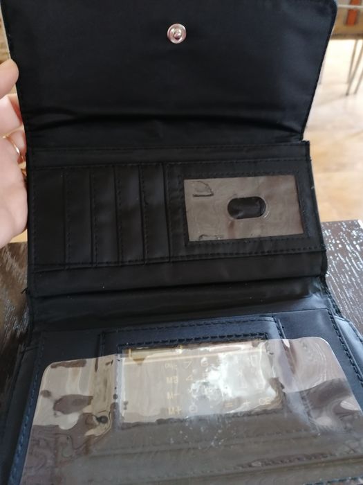 Дамски кожен портфейл