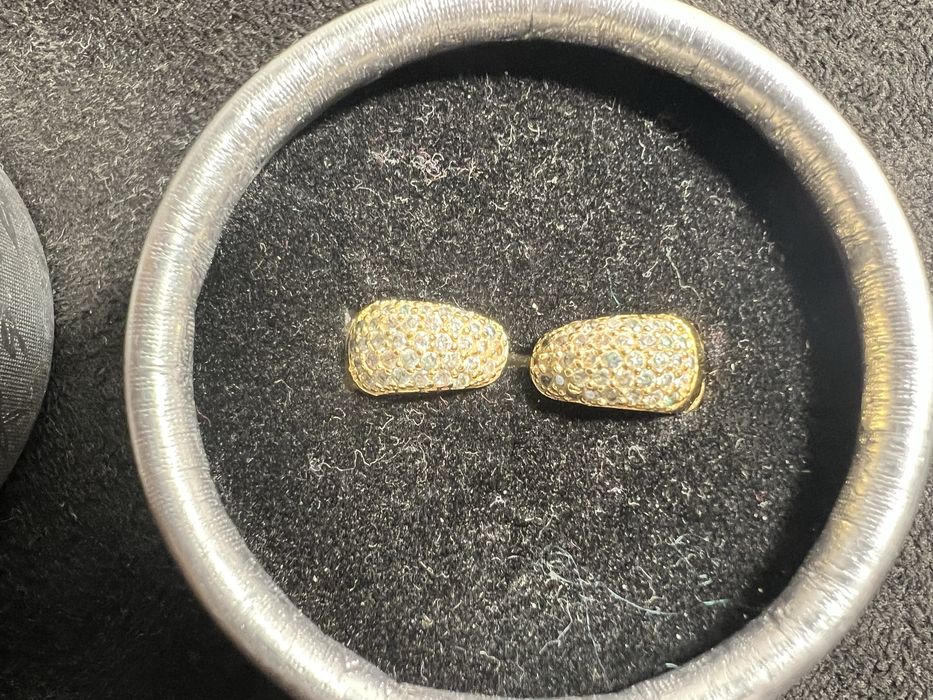 Cercei eleganți aurii