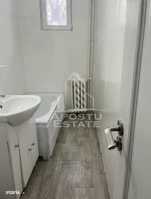 Apartament cu 3 camere de vanzare , etaj intermediar , Zona Dacia