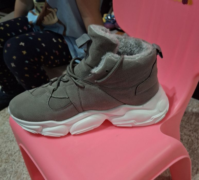 Продам новую обувь