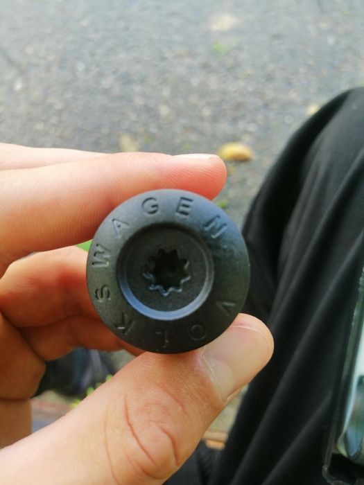 Vând antifurt golf 5  hatchback nou original
350 de lei