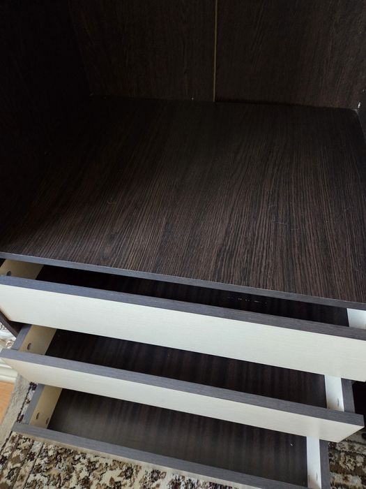 Шкаф большой, вместительный